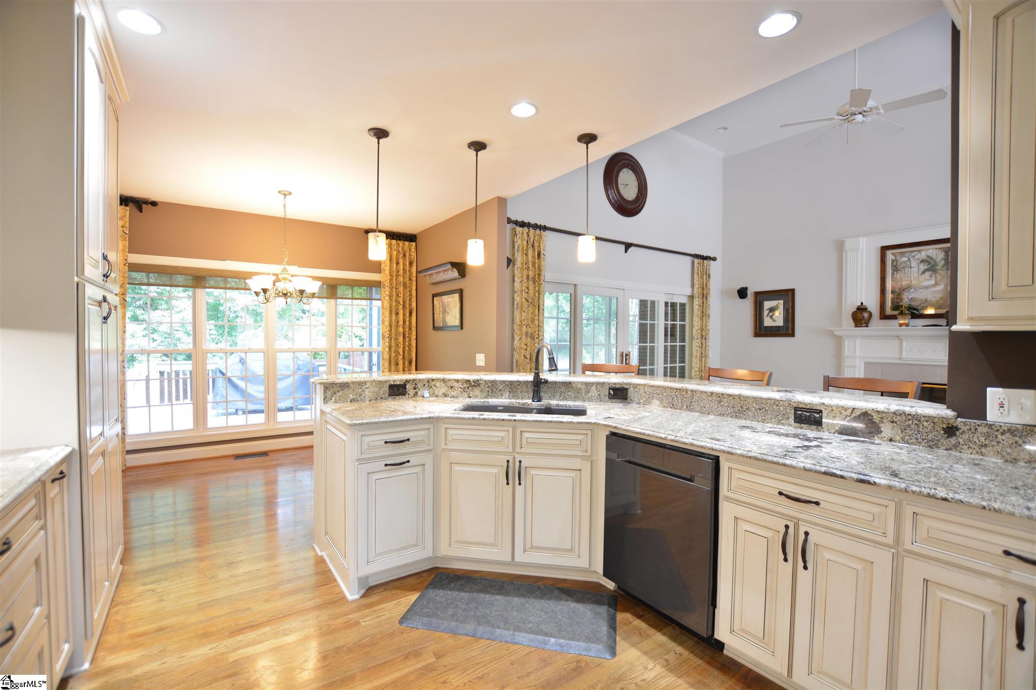 522 Spring Point Court Simpsonville, SC 29681 - Photo 8 of 35 Gallery Image 8