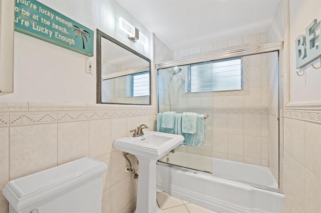 701 South Riverside Drive, Unit 107 Pompano Beach, FL 33062 - Photo 21 of 27 a bathroom with a sink a toilet and a bathtub