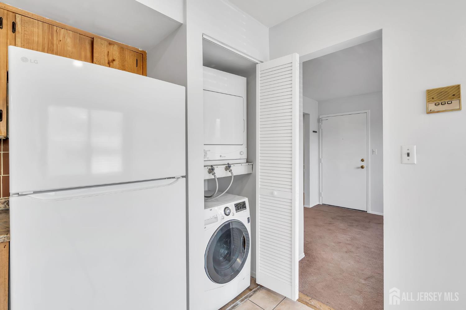 1909 Raspberry Court Edison, NJ 08817 - Photo 10 of 19