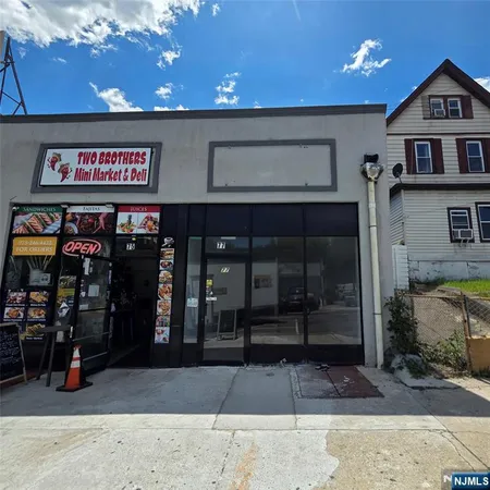 $2,600 | 77 Gregory Avenue, Passaic, NJ 07055