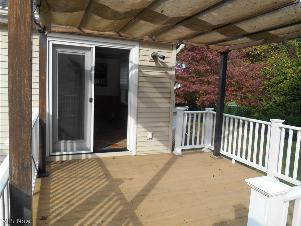 7396 Poore Road Conneaut, OH 44030 - Photo 8 of 35 Vinyl composite deck