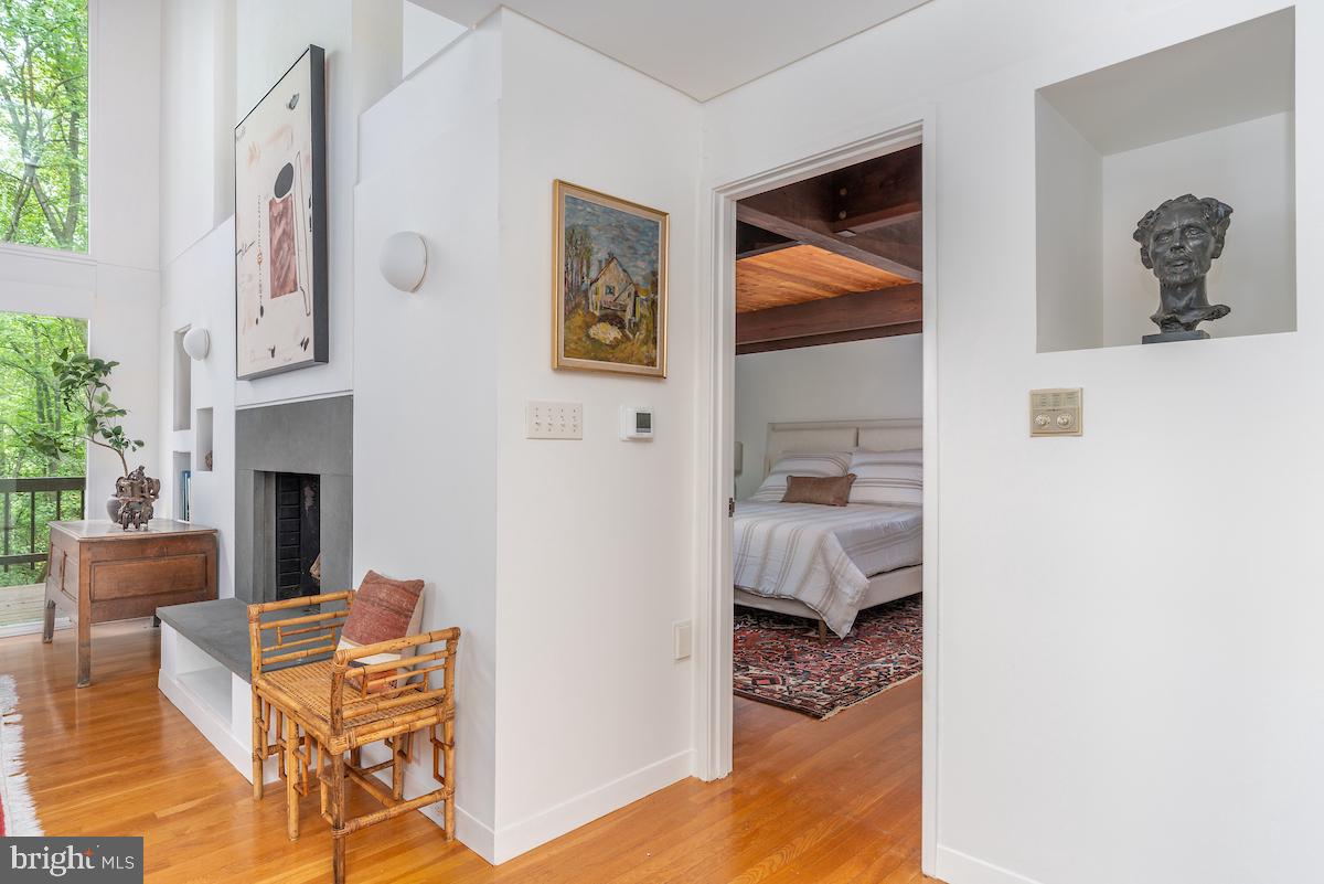 1330 Potomac School Road McLean, VA 22101 - Photo 13 of 36 Bright, airy entryway with artful charm.