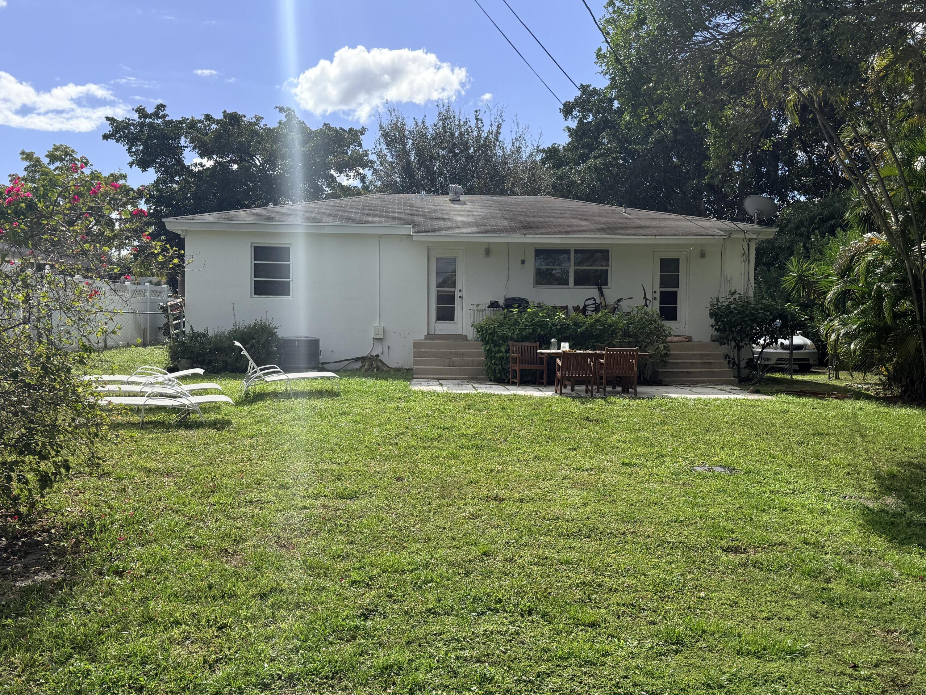 937 Upland Road West Palm Beach, FL 33401 - Photo 3 of 4 beyc697670cdb63ff