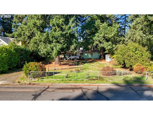 a black and white photo of a city