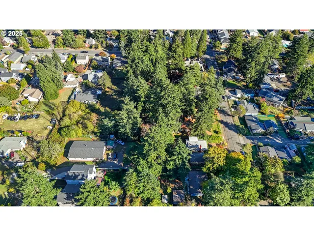 a view of a back yard