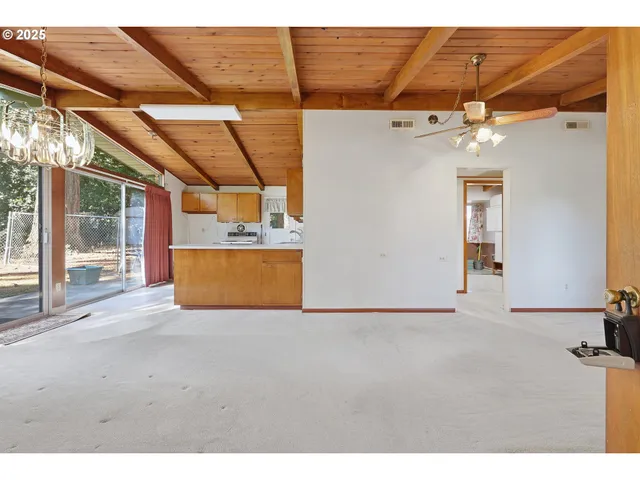 a view of a storage & utility room