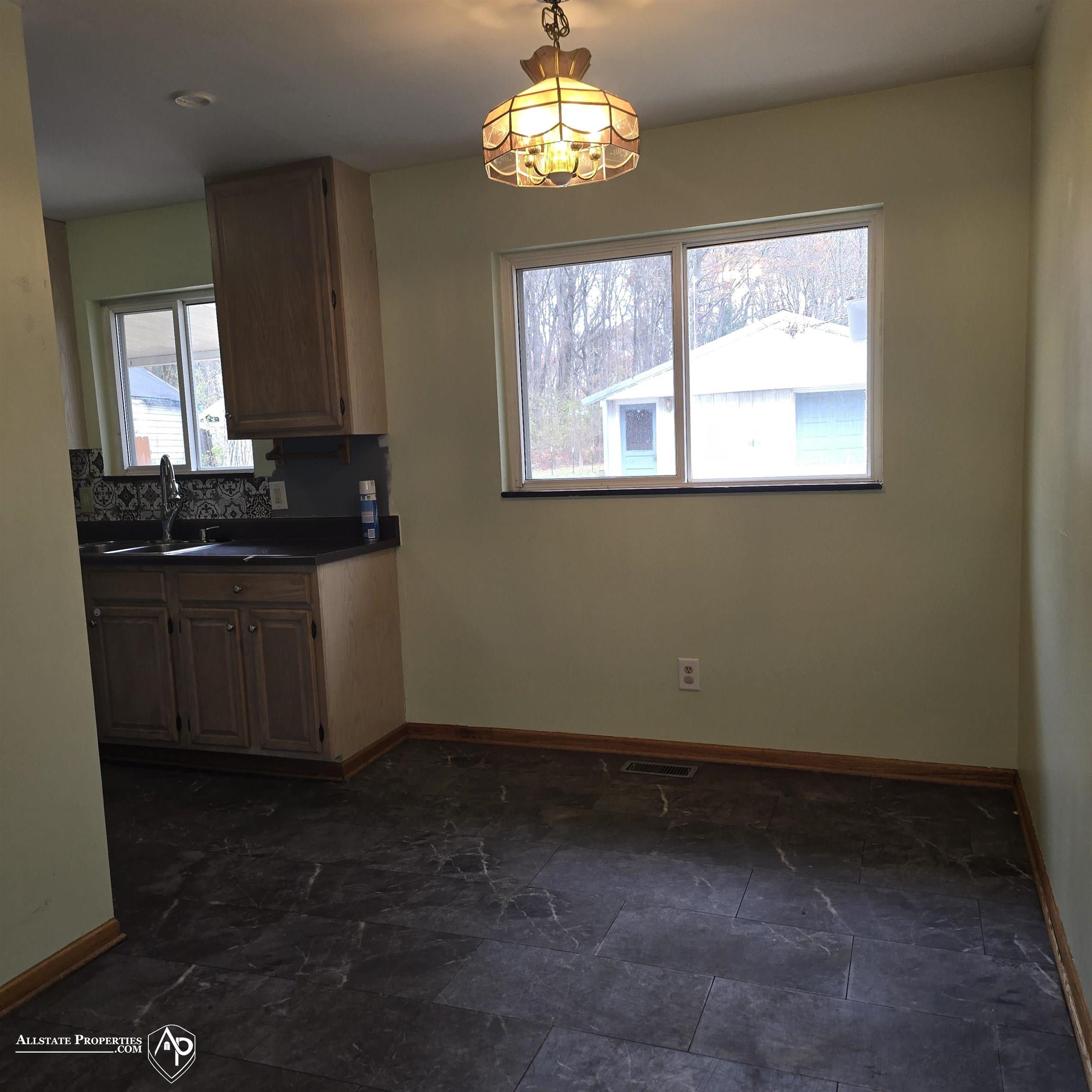 4075 Williamson Road Saginaw, MI 48601 - Photo 5 of 23 50194234-be164091-7bac-417d-b724-450dbd39cb16.JPG
