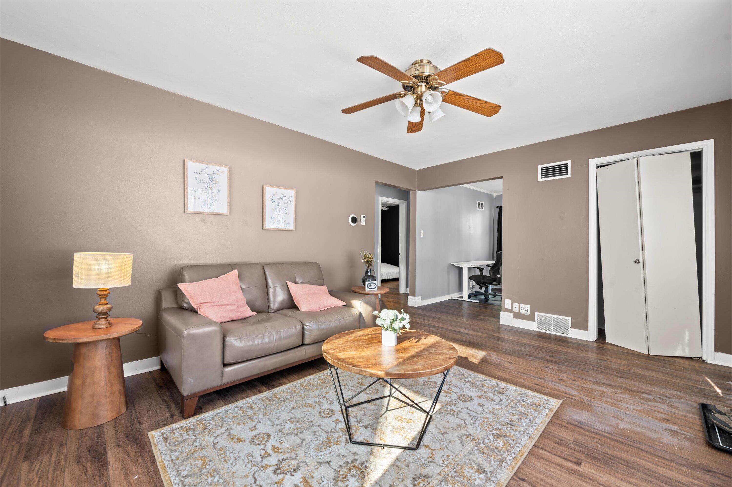 3345 North 88th Street Milwaukee, WI 53222 - Photo 4 of 27 07-DSC8845