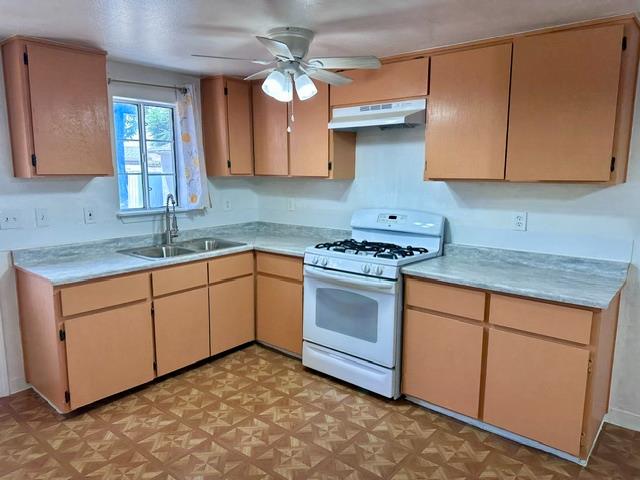 2012 Robertson Road Modesto, CA 95351 - Photo 9 of 35 Gallery Image 9