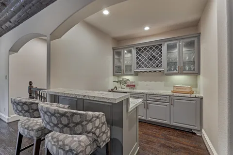 $1,900,000 | 66 South Player Manor Circle, The Woodlands, TX 77382