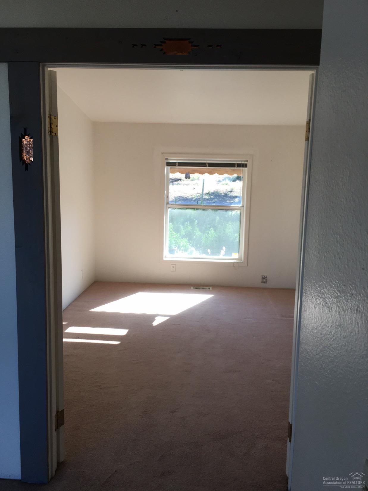 21300 Southwest Gift Road Bend, OR 97703 - Photo 15 of 19 Den/Office