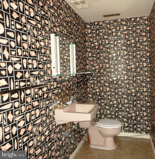 7400 Prince George Road Pikesville, MD 21208 - Photo 9 of 30 LL Powder Room