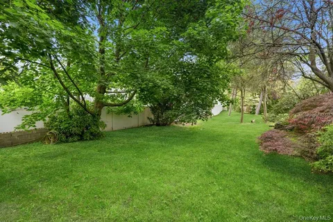 $1,300,000 | 149 Princeton Street, Roslyn Heights, NY 11577