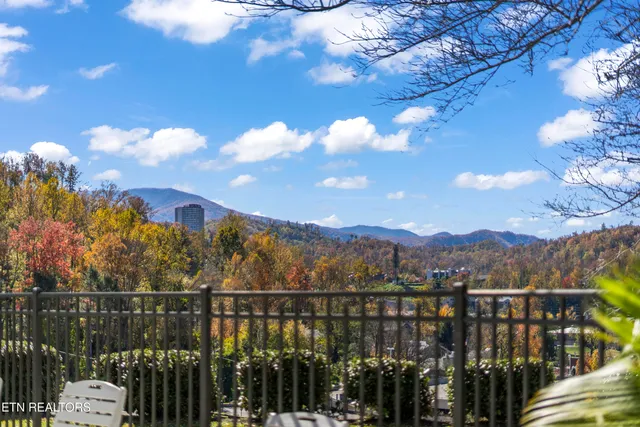 $395,000 | 102 Baskins Creek Bypass, Unit 106, Gatlinburg, TN 37738