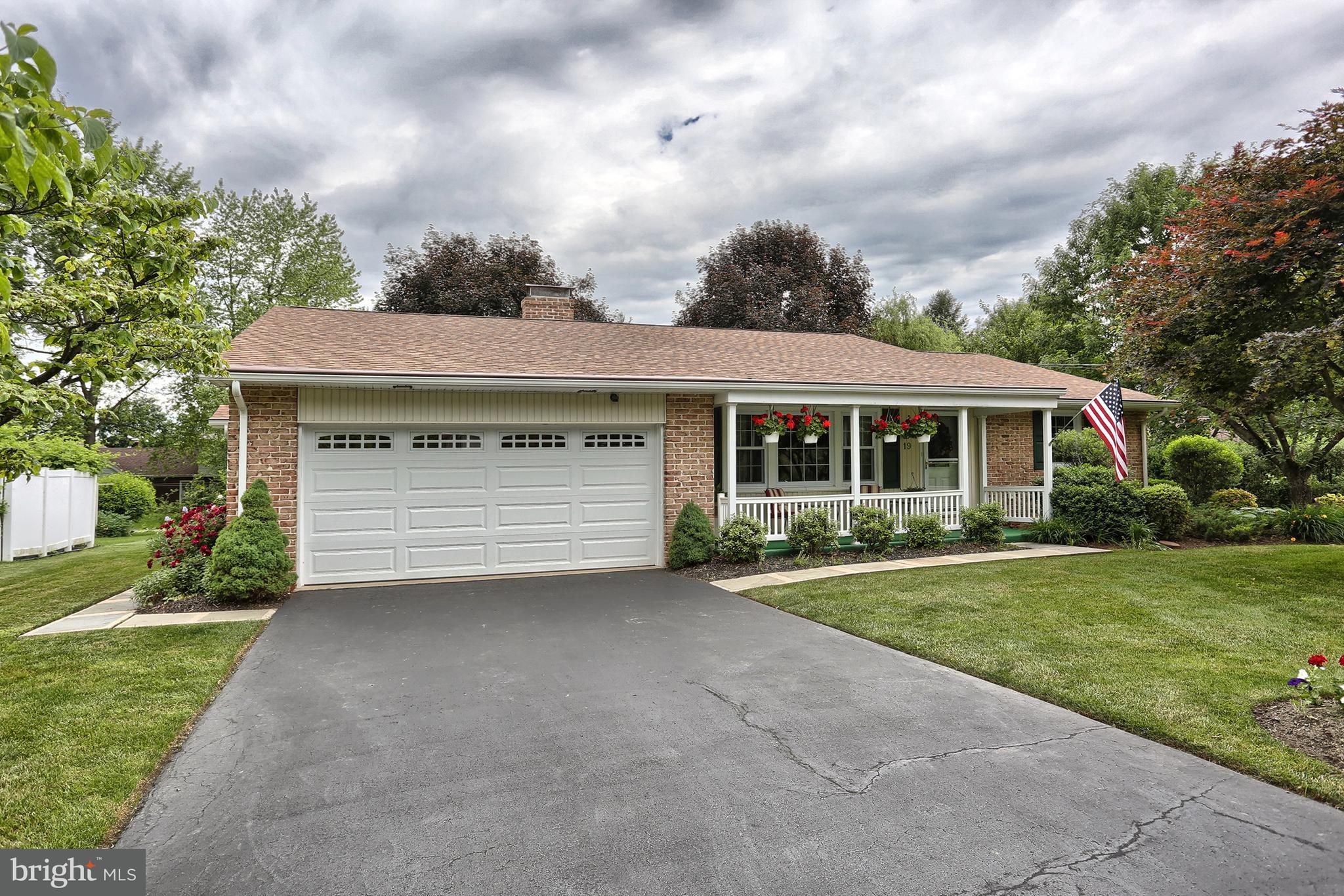 19 Briar Road Lebanon, PA 17042 - Photo 3 of 41 Gorgeous home that's been well taken care of.
