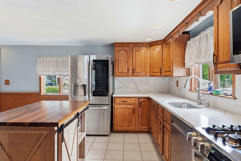 31 Herrick Road Peabody, MA 01960 - Photo 3 of 23