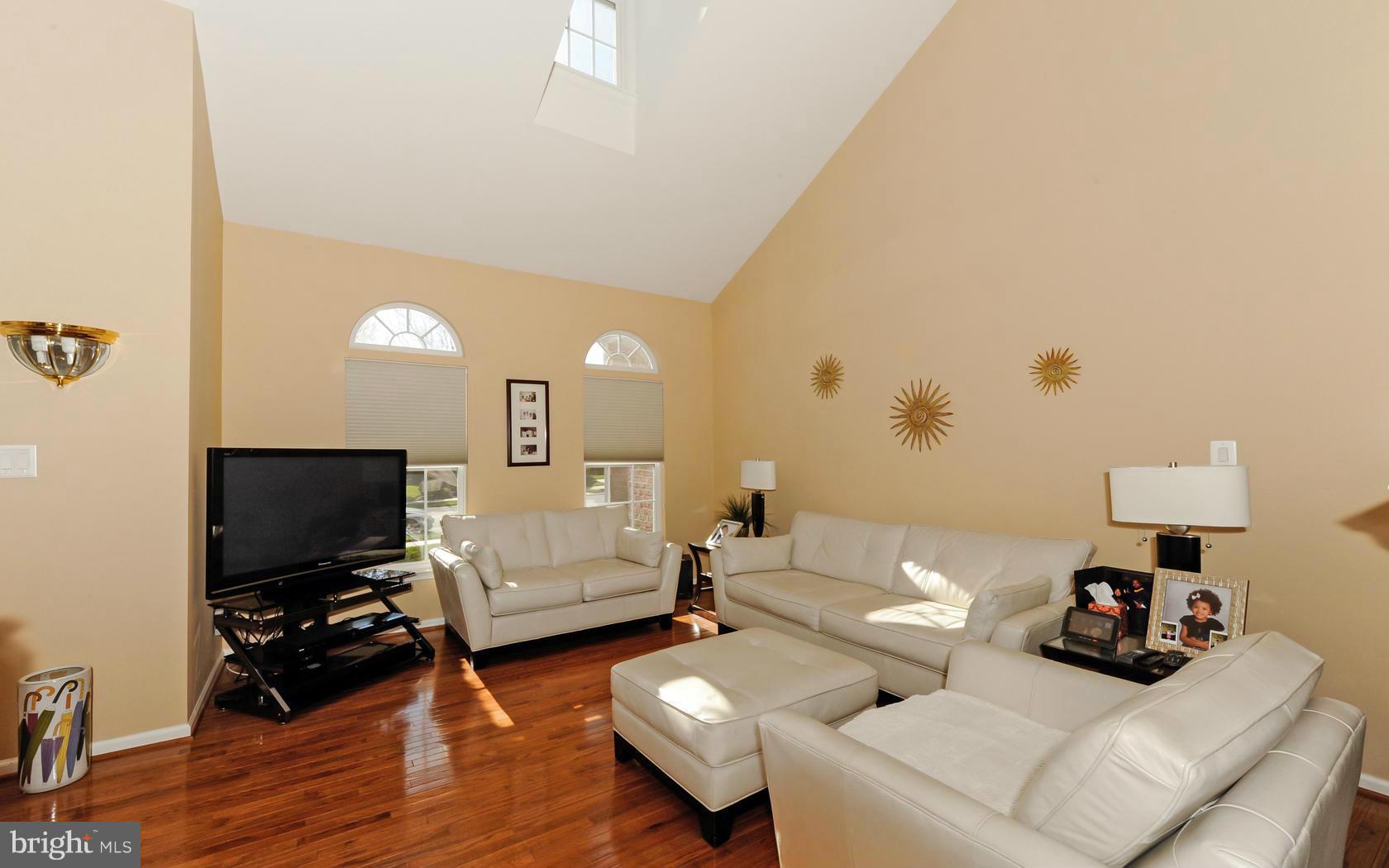 8516 Meadowsweet Road Pikesville, MD 21208 - Photo 4 of 30 Living Room