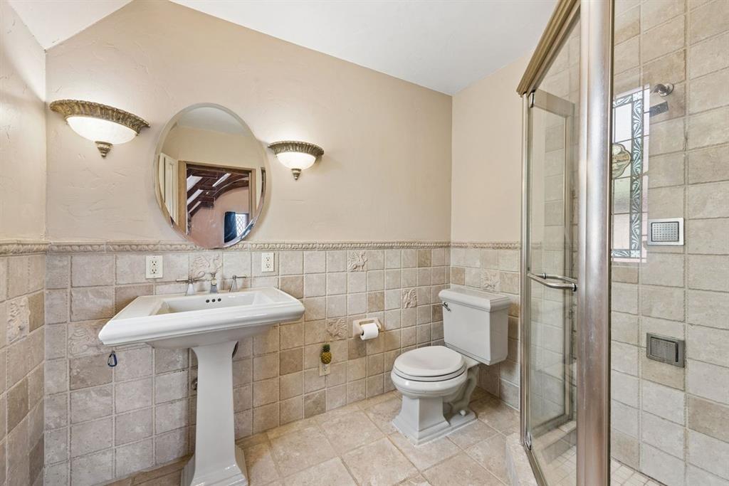 1247 Washington Road Pittsburgh, PA 15228 - Photo 23 of 41 Primary Suite bath