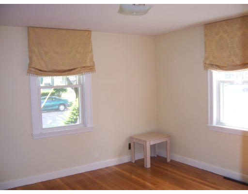 26 Griffin Road Peabody, MA 01960 - Photo 4 of 10 Gallery Image 4