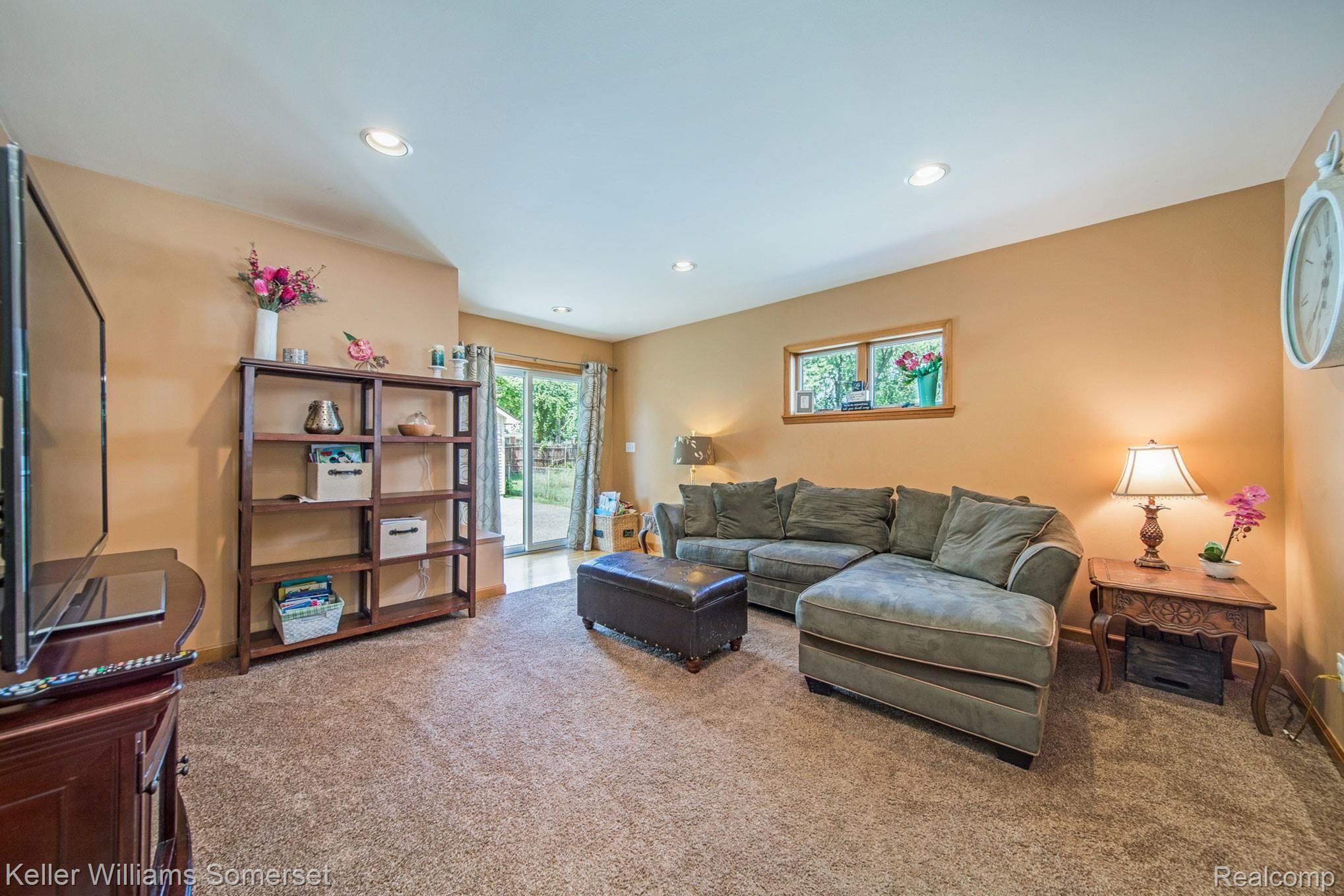 4003 Kent Road Royal Oak, MI 48073 - Photo 17 of 34 Warm & cozy family room with views of backyard