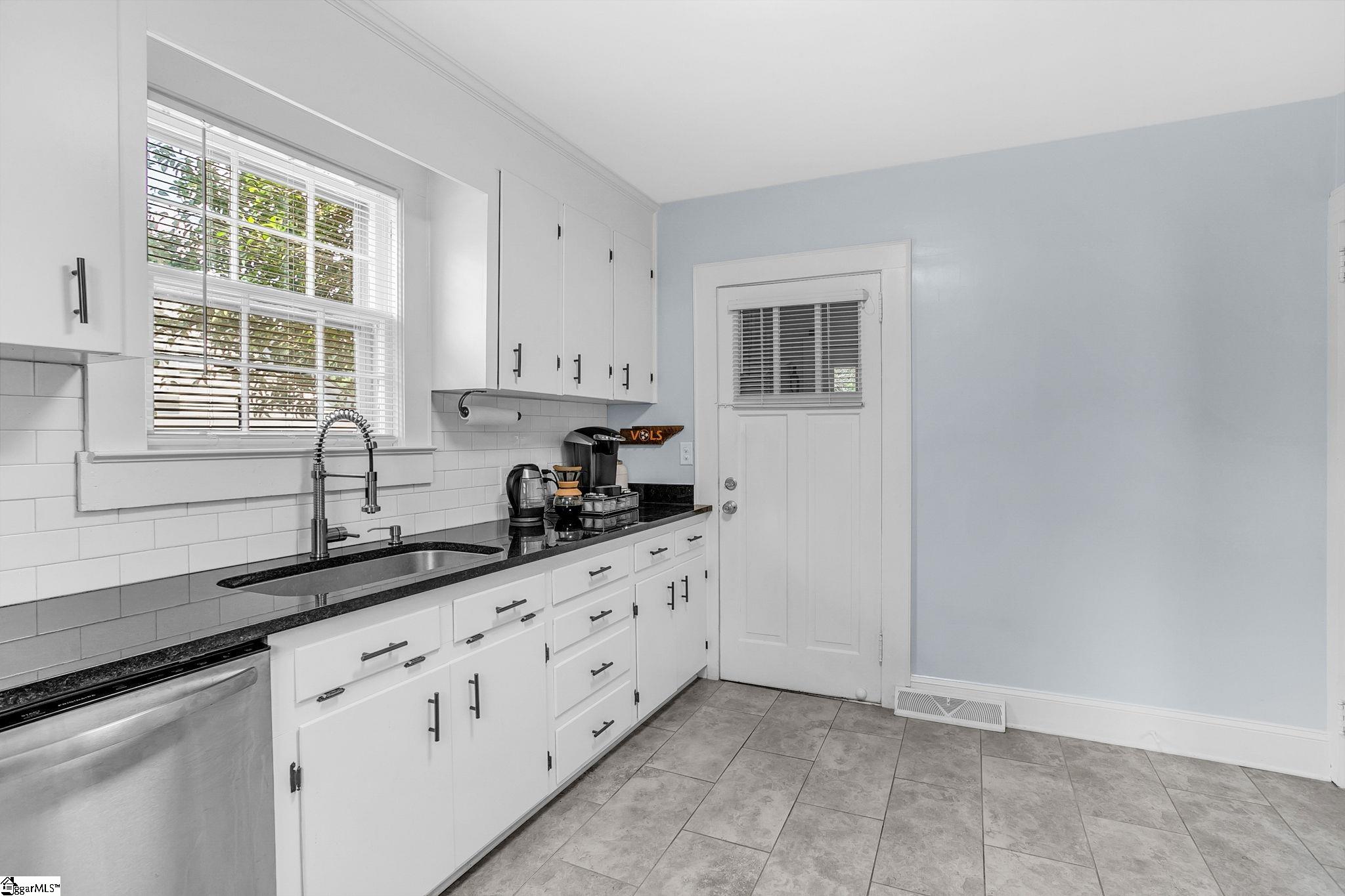3106 Old Buncombe Road Greenville, SC 29609 - Photo 13 of 50