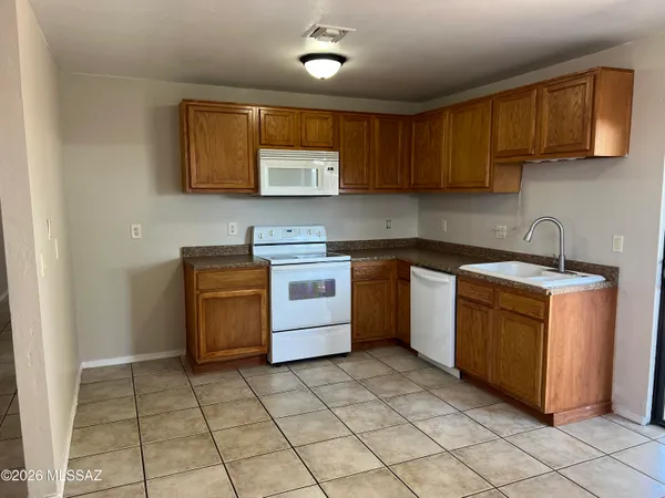 $1,450 | 113 West Corona Road, Unit 2, Tucson, AZ 85756