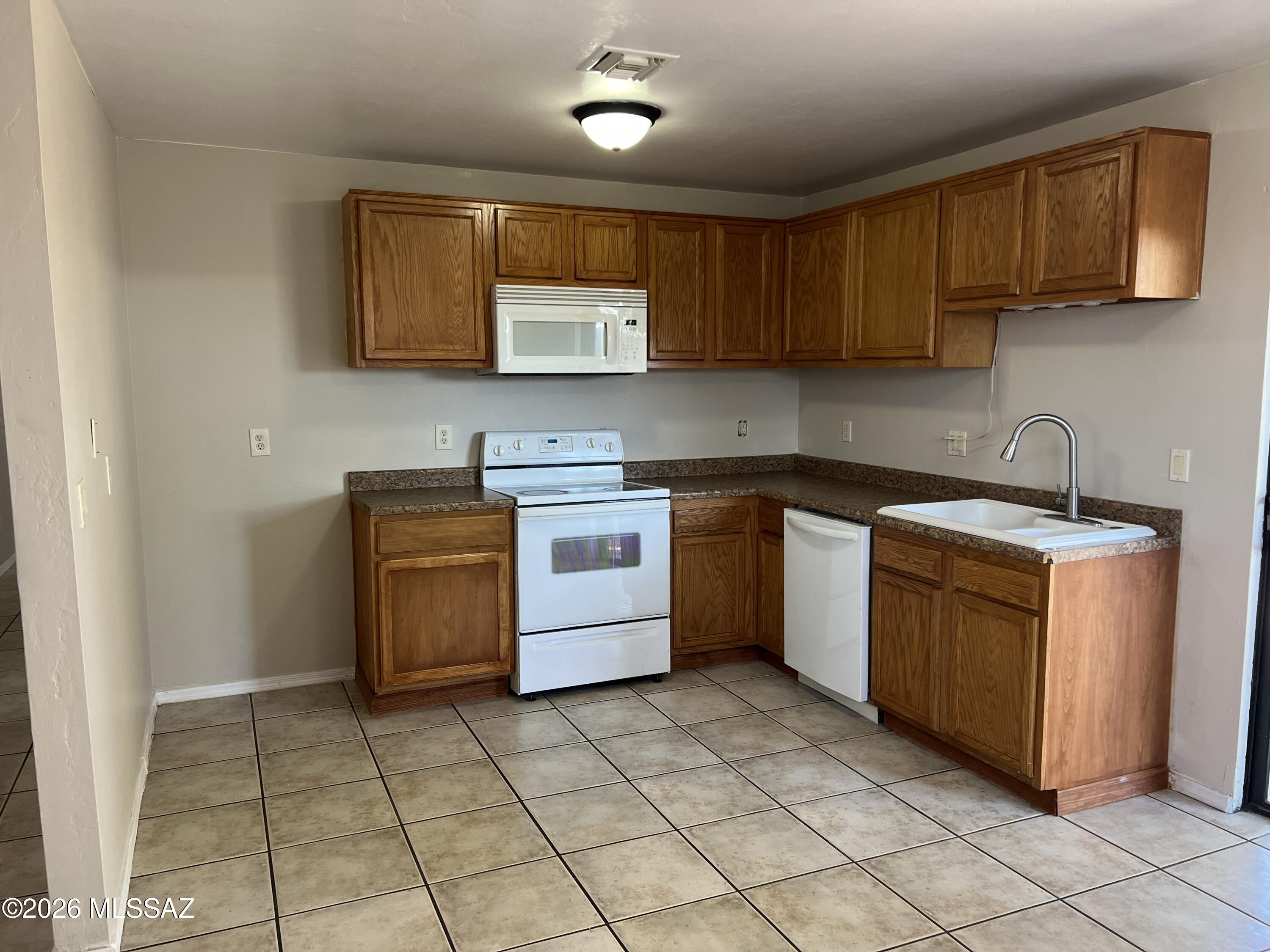 113 West Corona Road Tucson, AZ 85756 - Photo 3 of 50 IMG_1589