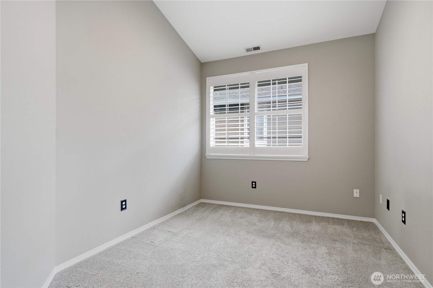 18676 Northeast 56th Court Redmond, WA 98052 - Photo 15 of 25