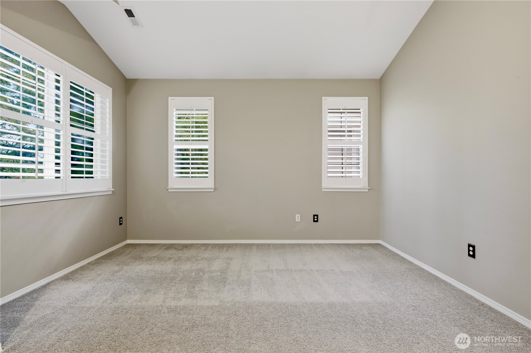 18676 Northeast 56th Court Redmond, WA 98052 - Photo 16 of 25