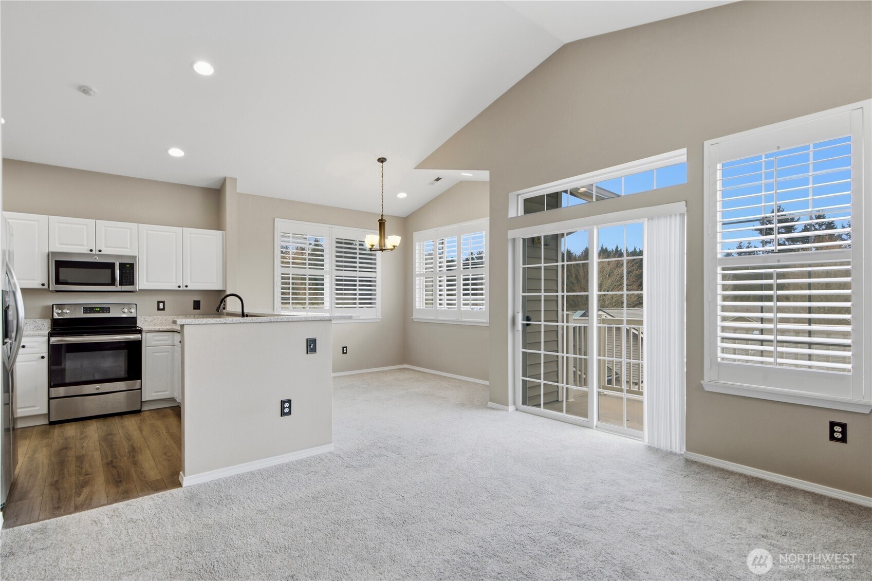 18676 Northeast 56th Court Redmond, WA 98052 - Photo 6 of 25