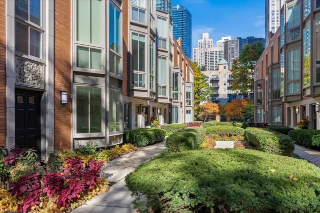 $949,000 | 424 East North Water Street, Unit C, Chicago, IL 60611