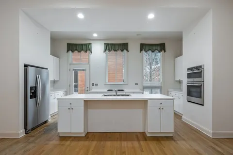 $949,000 | 424 East North Water Street, Unit C, Chicago, IL 60611