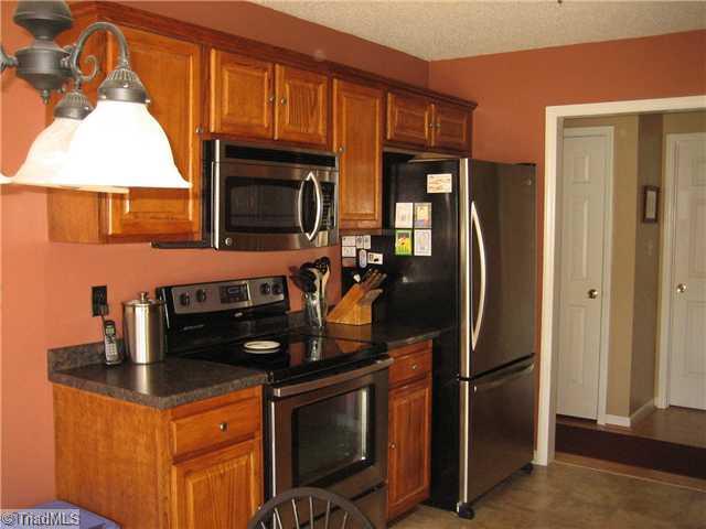 210 Stapleton Way High Point, NC 27265 - Photo 2 of 16 Kitchen. Stainless steel appliances