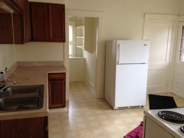 65-67 Phoenix Terrace Springfield, MA 01104 - Photo 4 of 6