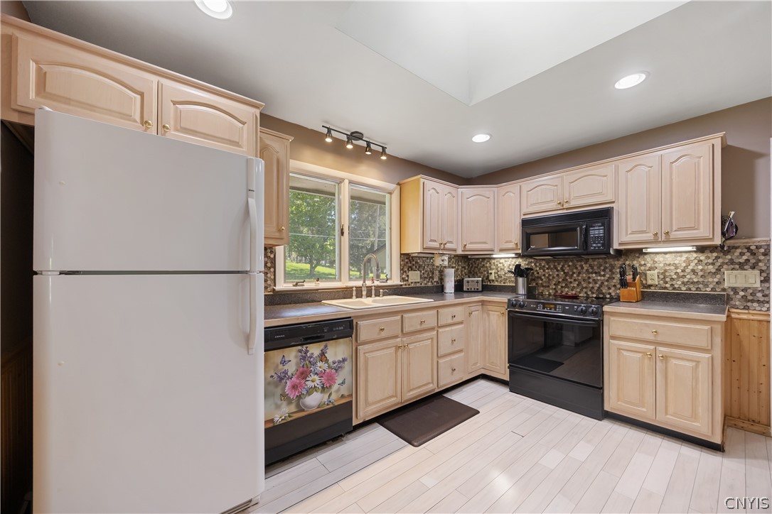 80 8th Street East Vernon, NY 13421 - Photo 6 of 29