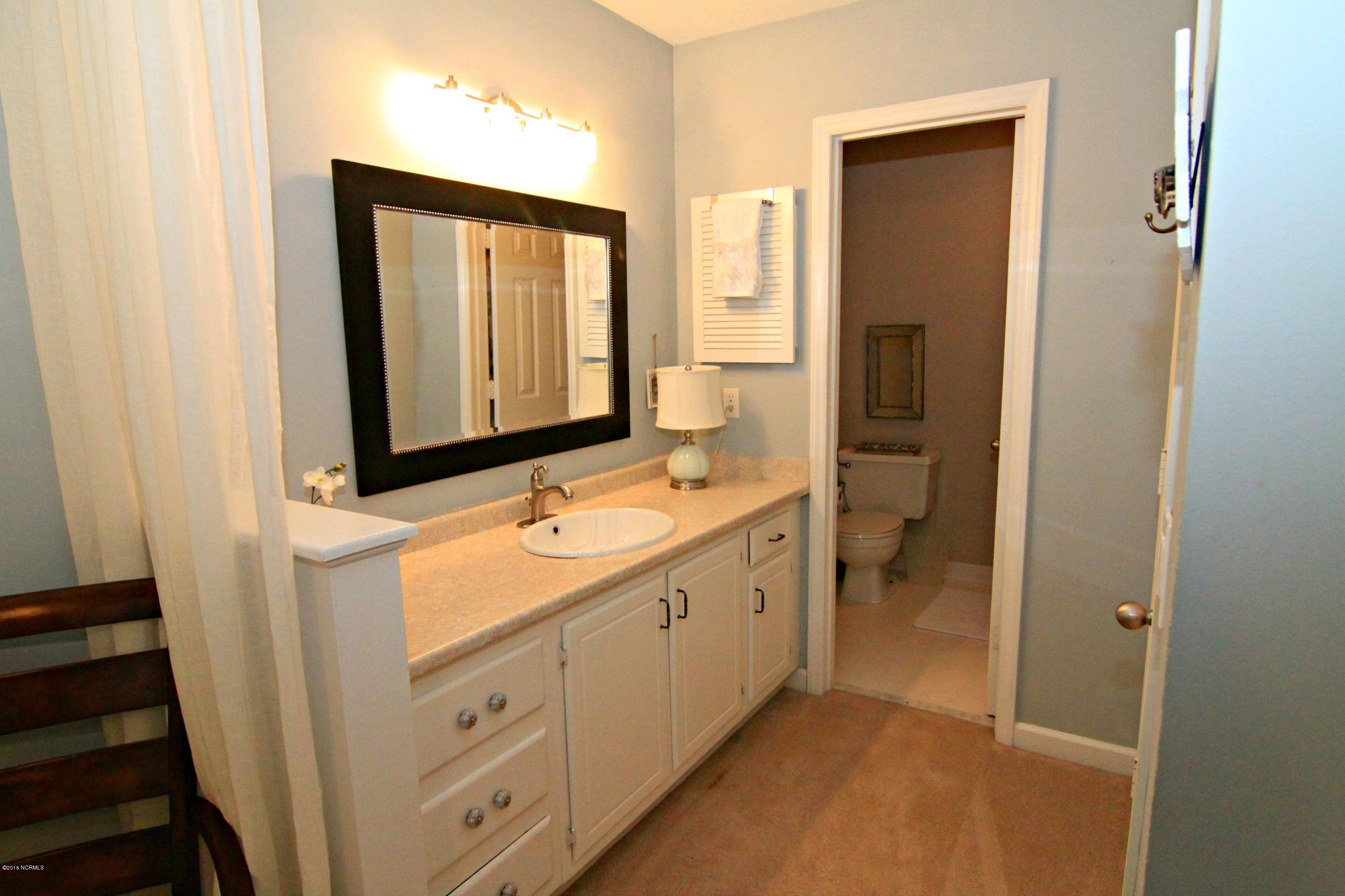 1918 Quail Ridge Road, Unit R Greenville, NC 27858 - Photo 11 of 15 Master Bath