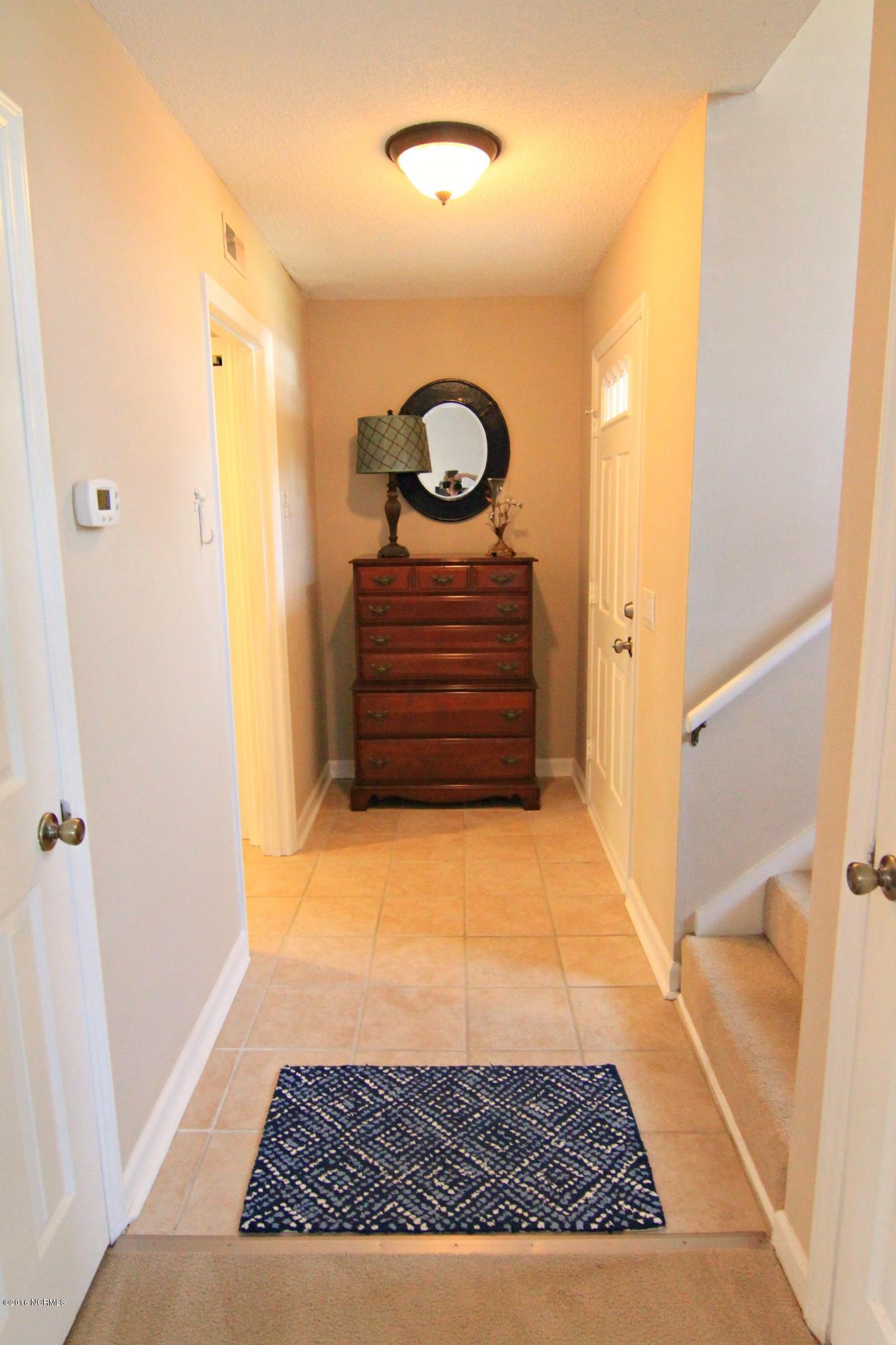 1918 Quail Ridge Road, Unit R Greenville, NC 27858 - Photo 2 of 15 Foyer