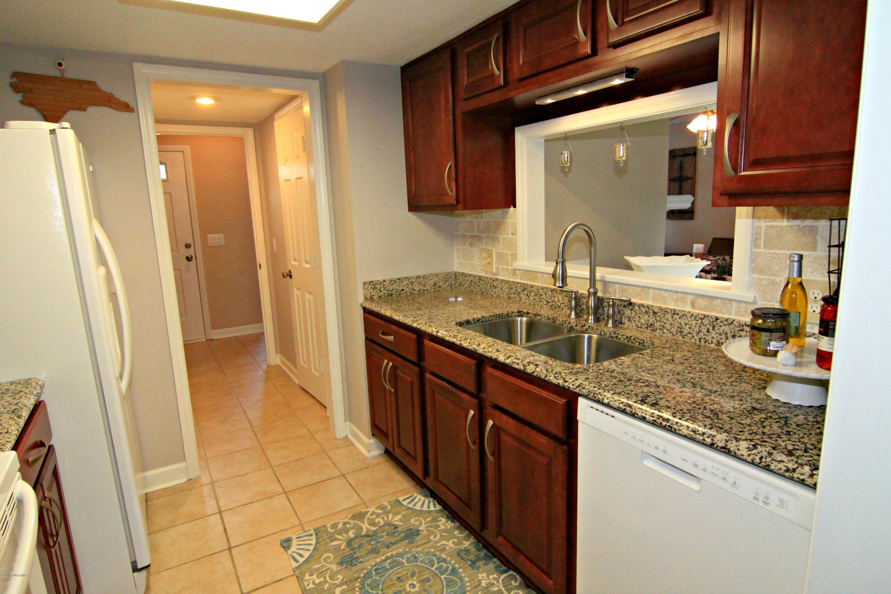 1918 Quail Ridge Road, Unit R Greenville, NC 27858 - Photo 9 of 15 Kitchen