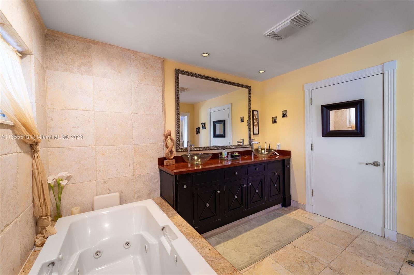 4930 Southwest 201st Terrace Southwest Ranches, FL 33332 - Photo 15 of 31 Gallery Image 15