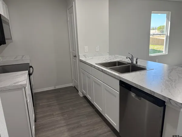 $1,800 | 211 Blue Bird Lane, Mineola, TX 75773