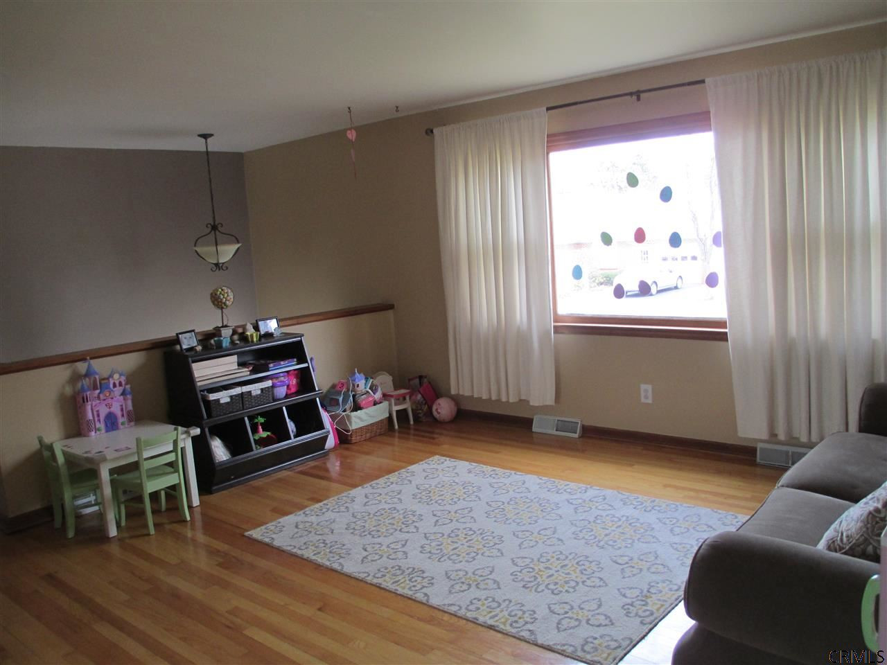 8 Malpass Road Albany, NY 12203 - Photo 4 of 19 Photo 4