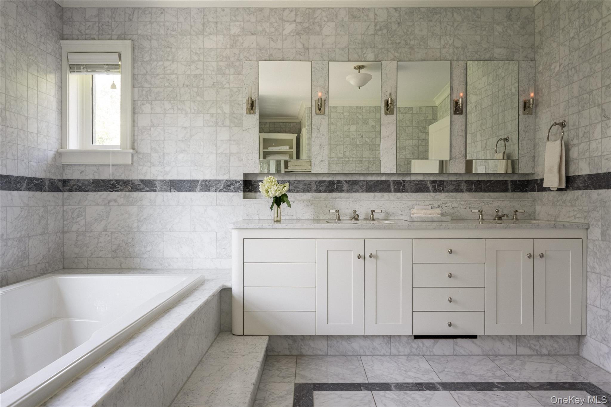 40 Morton Road Rhinebeck, NY 12572 - Photo 23 of 42 a bathroom with a bathtub and double sink