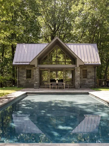 a view of a fountain in front of a house