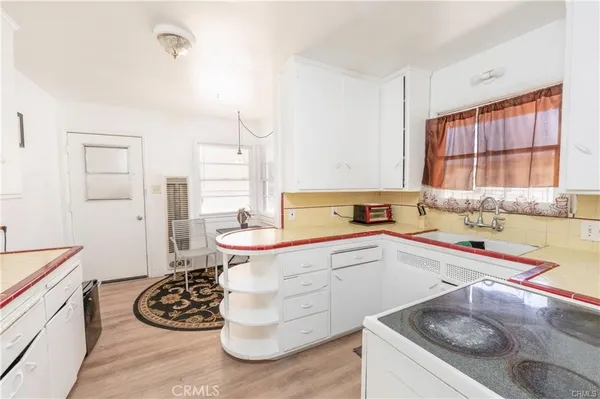 $1,895 | 381 West Wabash Street, San Bernardino, CA 92405