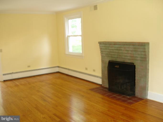 3016 Rectortown Road Marshall, VA 20115 - Photo 6 of 27 Living Room