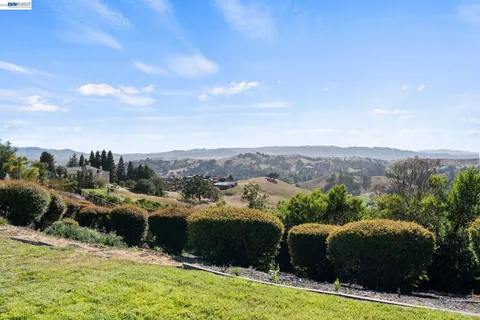 $5,750,000 | 27 Eagle Ridge Lane, Danville, CA 94506