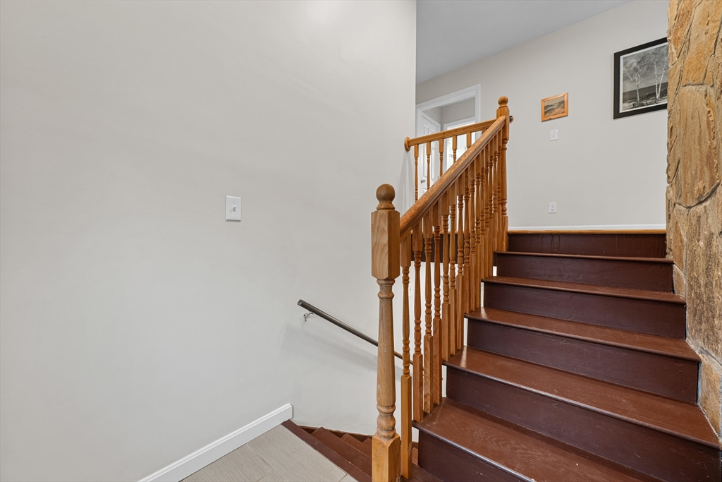 78 Asnebumskit Road Paxton, MA 01612 - Photo 5 of 39