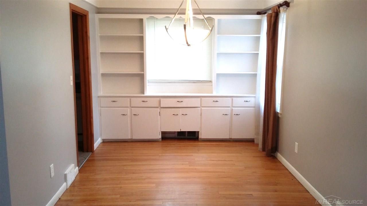 2057 Wiltshire Road Berkley, MI 48072 - Photo 10 of 36