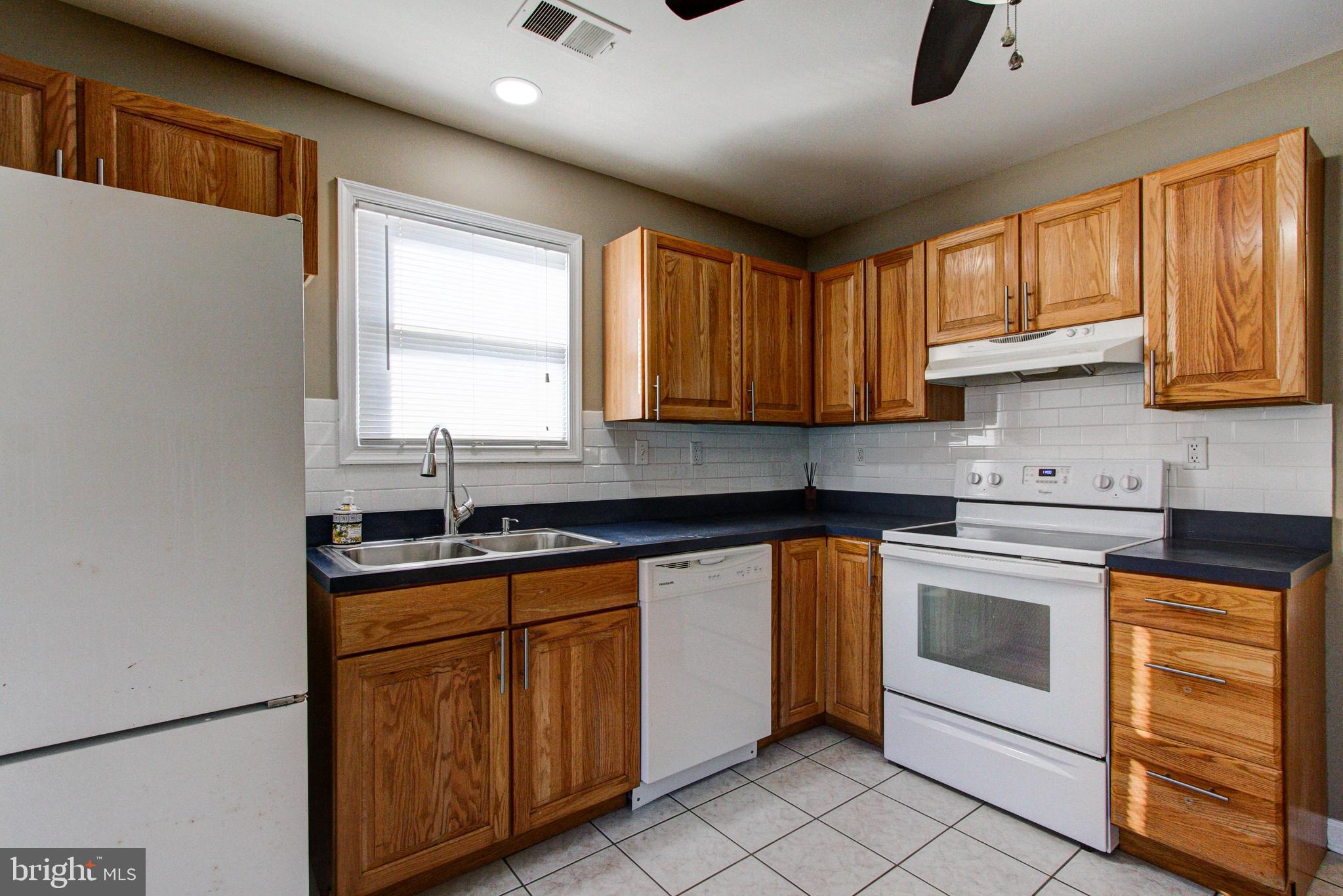 115 Andover Road Fairless Hills, PA 19030 - Photo 6 of 19 Eat in Kitchen