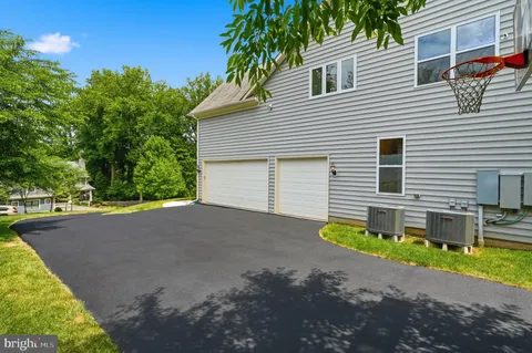 $2,880,000 | 7821 Old Falls Road, McLean, VA 22102
